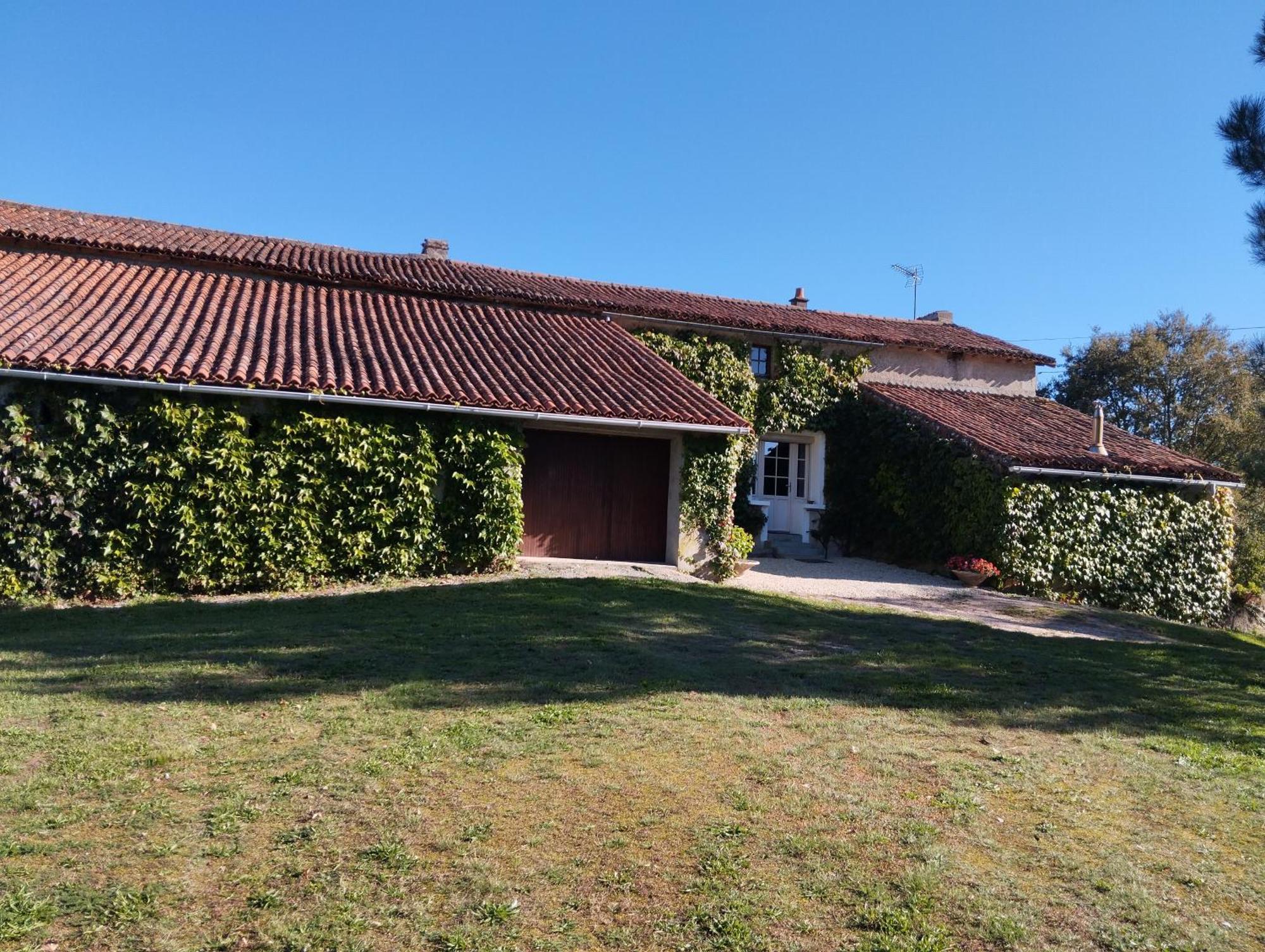 Maison Au Calme Avec Vue Etang Clesse  Buitenkant foto